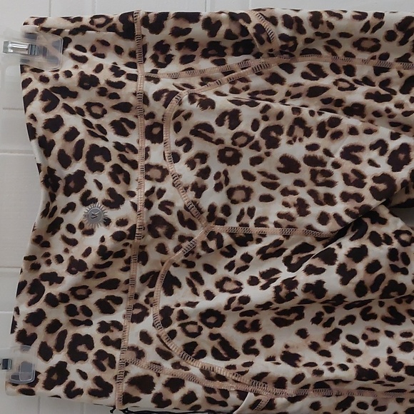 Leopard print Sommer Ray Workout set - Picture 7 of 13